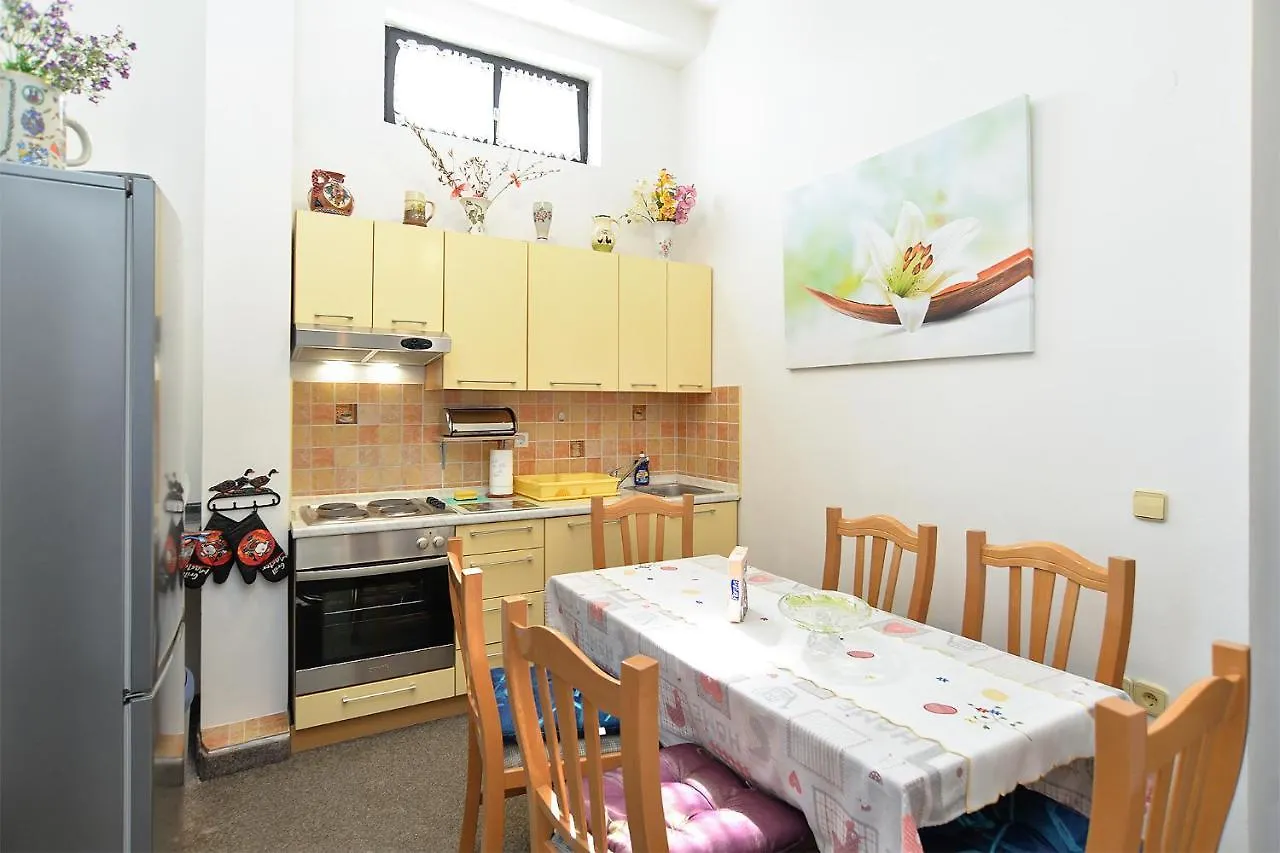 Apartments Anka 1223 Peroj 0*,