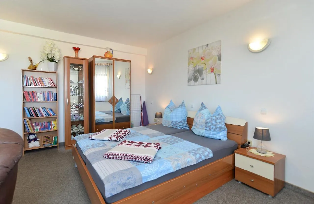 Apartments Anka 1223 Peroj 0*,