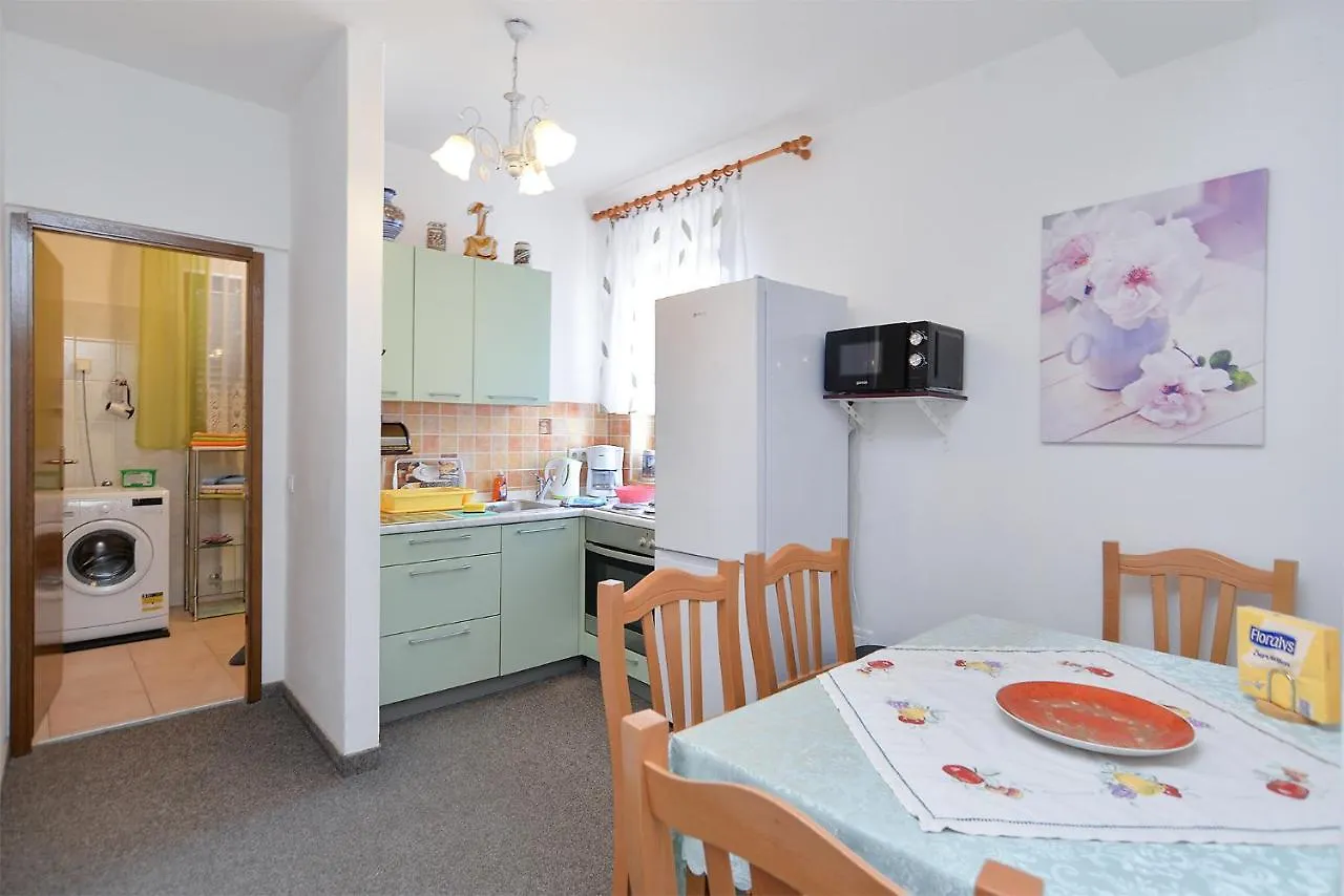 Apartments Anka 1223 Peroj