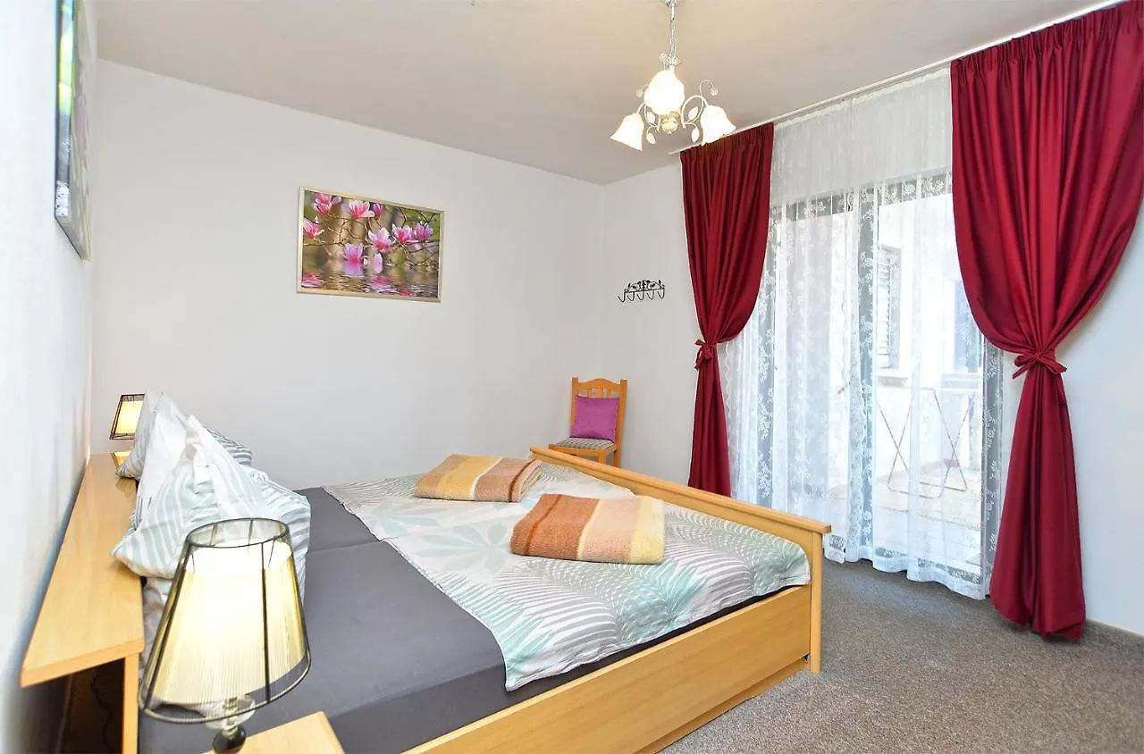 Apartments Anka 1223 Peroj
