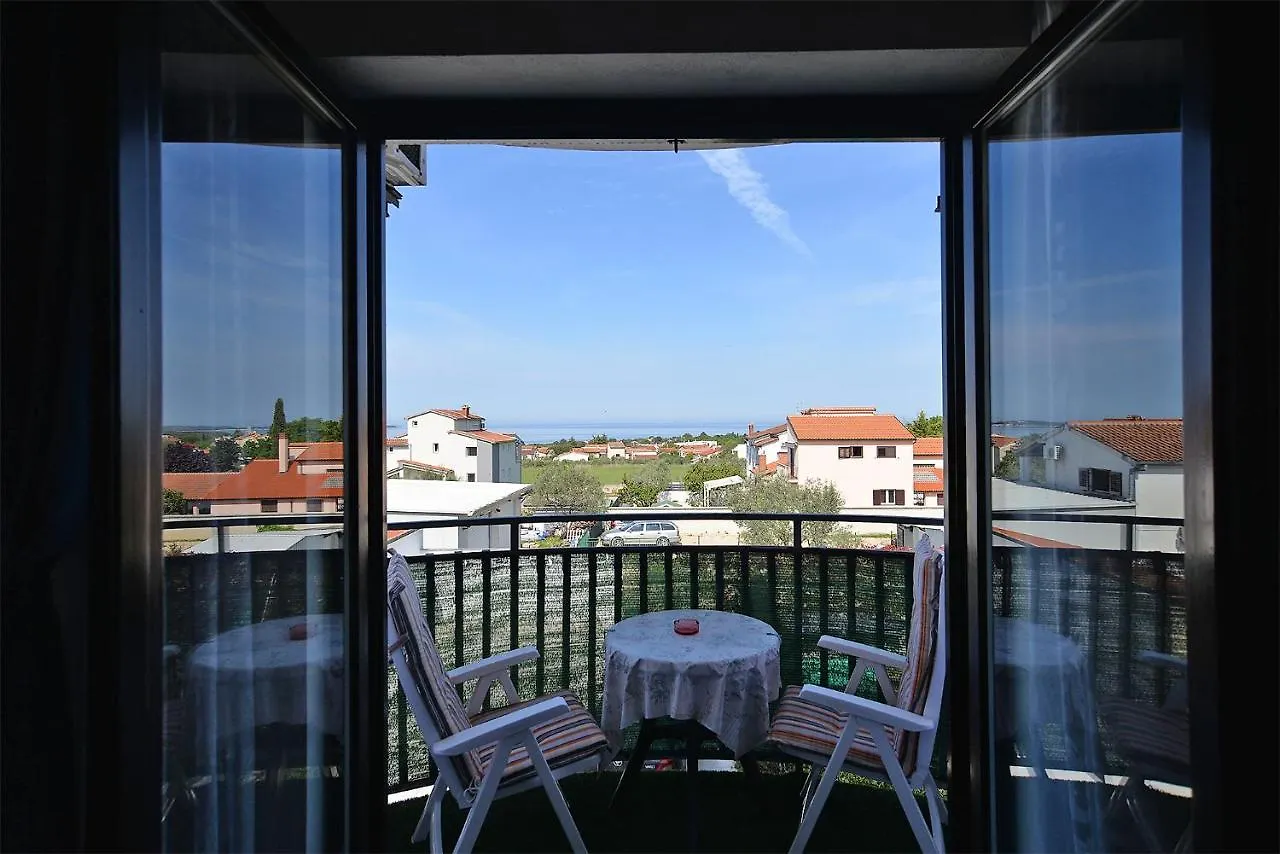 Apartments Anka 1223 Peroj