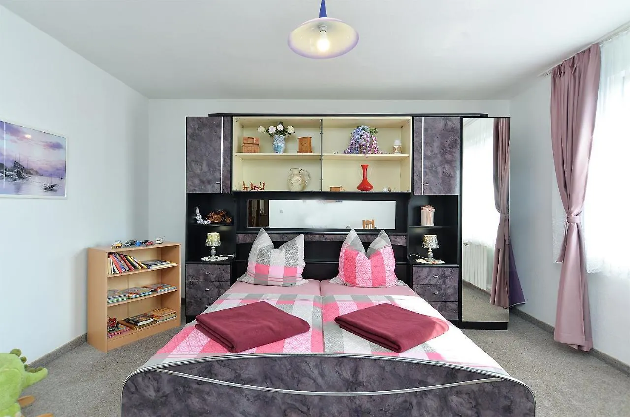 Apartments Anka 1223 Peroj 0*,