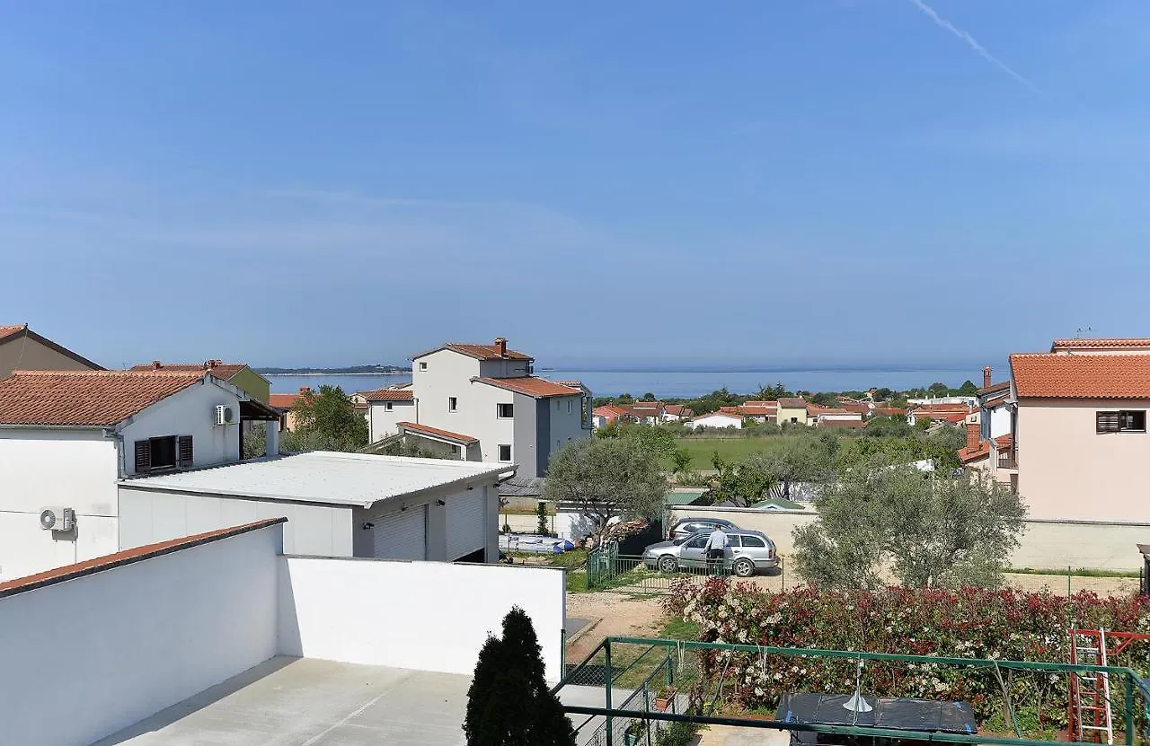 Apartments Anka 1223 Peroj