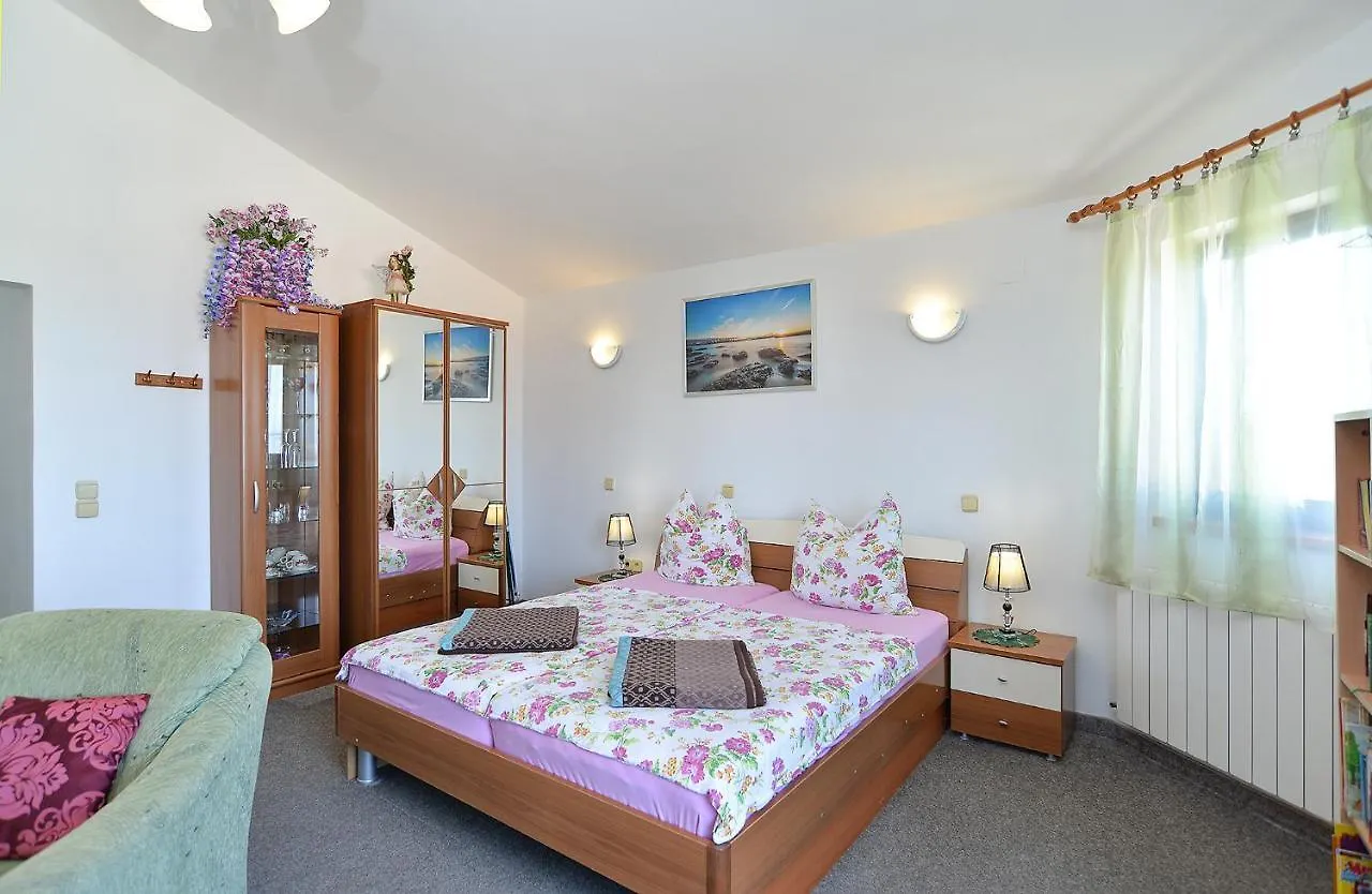 Apartments Anka 1223 Peroj